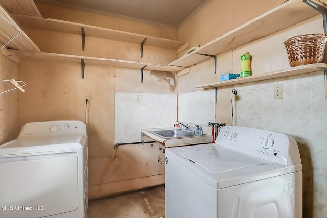 laundry room with sink and washer and clothes dryer