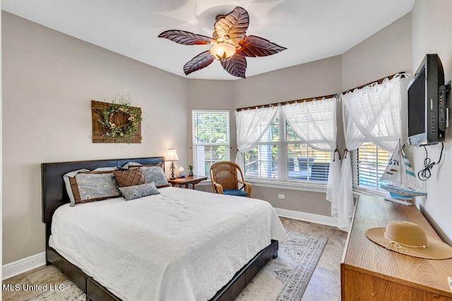 bedroom with ceiling fan