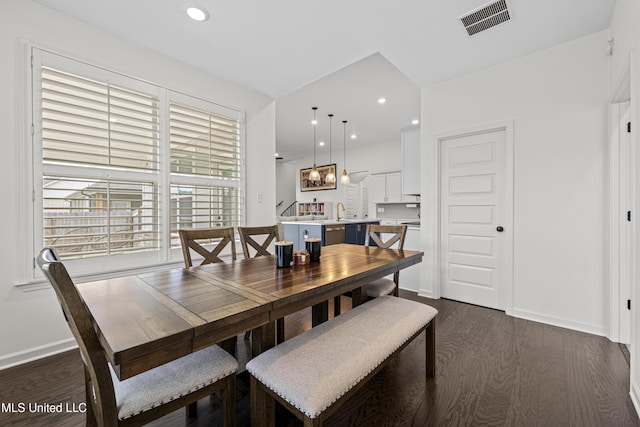 dining room with recessed lighting, dark wood-type flooring, visible vents, and baseboards