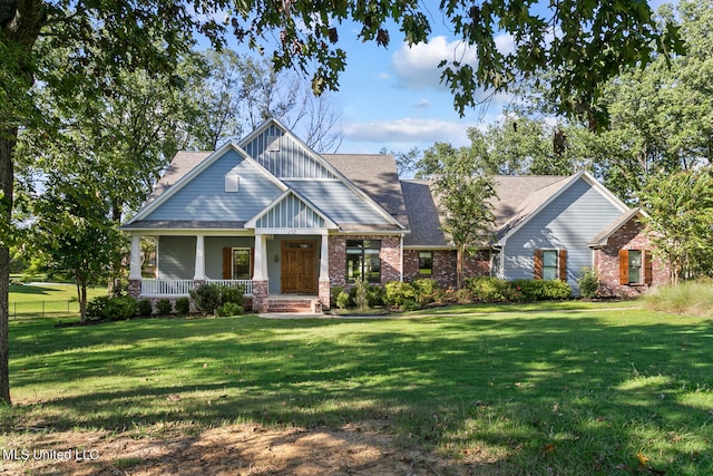 craftsman inspired home with a front yard and a porch