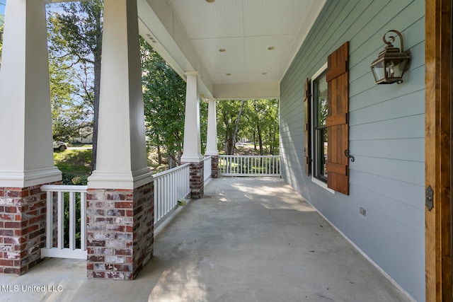 view of patio / terrace with covered porch