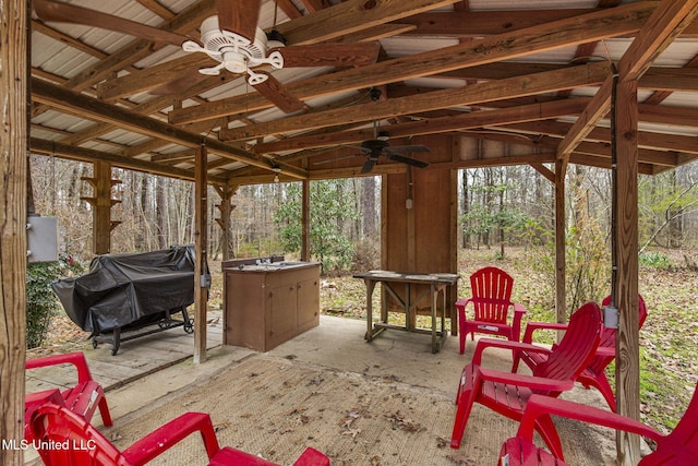 sunroom / solarium with a ceiling fan