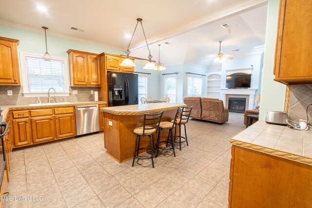 890 Lindsey Cv, Hernando, MS 38632 - kitchen with dishwasher, black fridge, a sink, a breakfast bar, and a ceiling fan