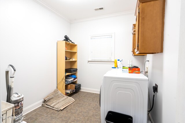 890 Lindsey Cv, Hernando, MS 38632 - washroom featuring cabinet space, crown molding, baseboards, and independent washer and dryer