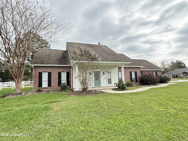 view of front of house featuring a front yard