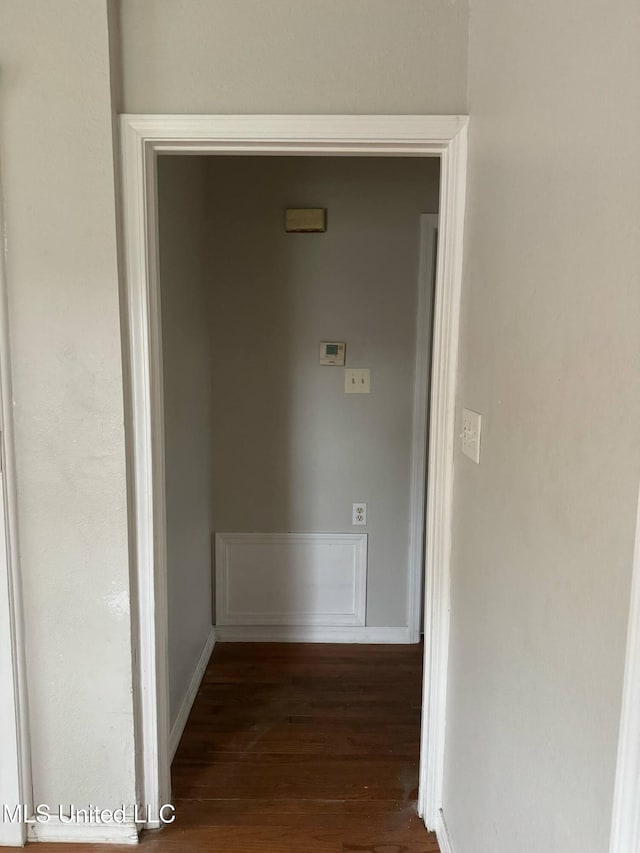 1607 Resca De La Palma St, Pascagoula, MS 39567 - corridor featuring dark wood finished floors and baseboards