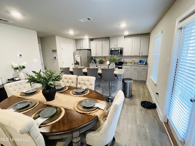 5438 Leeds Ln, Biloxi, MS 39532 - dining room featuring visible vents, recessed lighting, light wood finished floors, and baseboards