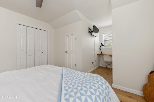 bedroom with ceiling fan, a closet, baseboards, and wood finished floors