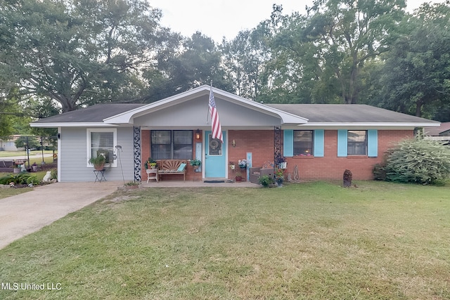 ranch-style home with a front lawn and a porch