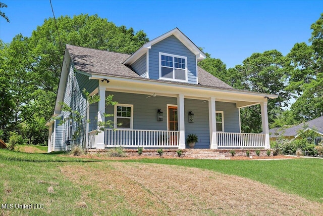 view of front of property featuring a front yard and a porch