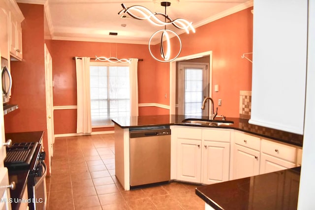 kitchen with stainless steel appliances, sink, kitchen peninsula, hanging light fixtures, and white cabinets