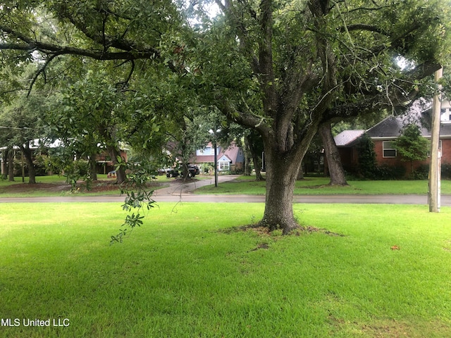 Listing photo 2 for 703 Wiggins Cir, Pascagoula MS 39581