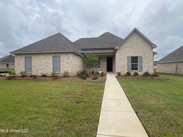 view of front of property with a front lawn