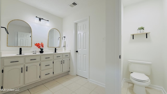 2595 Hunters Pointe Dr, Southaven, MS 38672 - full bath featuring double vanity and tile patterned flooring
