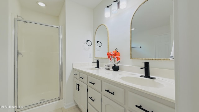 2595 Hunters Pointe Dr, Southaven, MS 38672 - full bath featuring a stall shower and double vanity