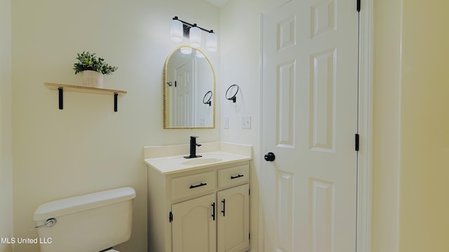 2595 Hunters Pointe Dr, Southaven, MS 38672 - half bathroom featuring toilet and vanity