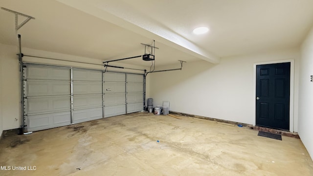 2595 Hunters Pointe Dr, Southaven, MS 38672 - garage featuring a garage door opener