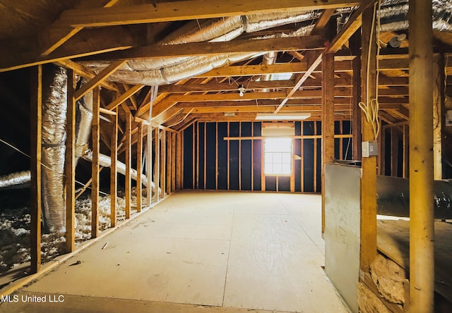 2595 Hunters Pointe Dr, Southaven, MS 38672 - view of attic