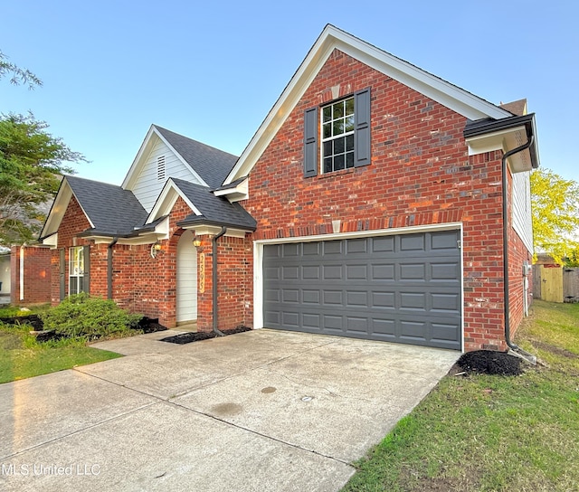 2595 Hunters Pointe Dr, Southaven, MS 38672 - traditional-style home featuring brick siding, a garage, driveway, and roof with shingles