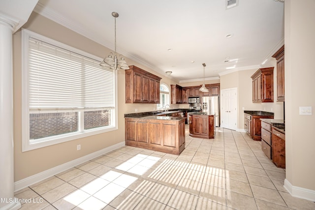 kitchen with stainless steel appliances, a sink, a chandelier, dark countertops, and light tile patterned floors