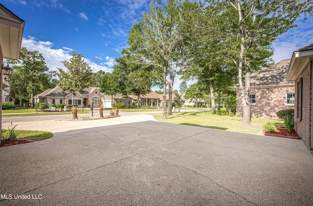 view of green lawn featuring a residential view