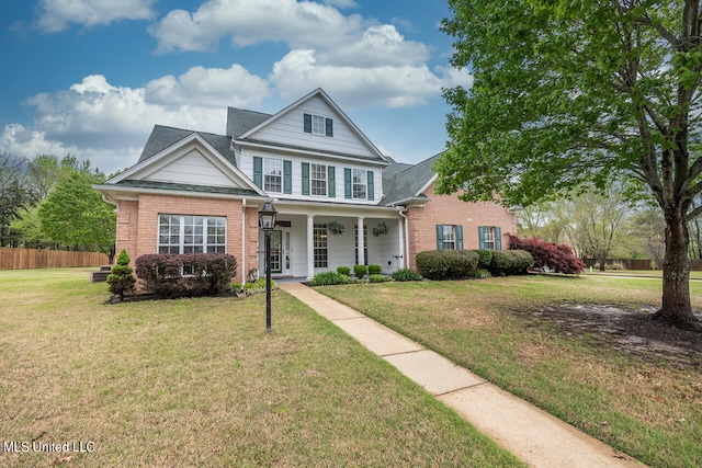 view of front facade featuring a front yard and covered porch