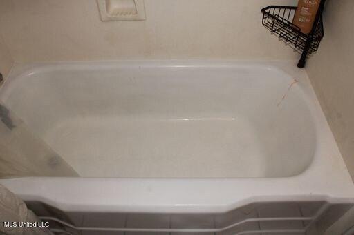 1116 Main St, Natchez, MS 39120 - details featuring a washtub