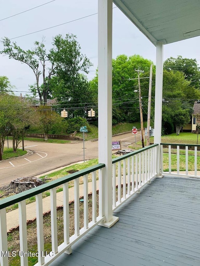 1116 Main St, Natchez, MS 39120 - deck with a porch