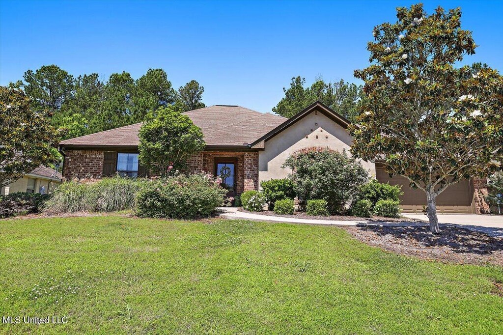 150 Britton Cir, Flowood, MS 39232 - view of front of house with brick siding, a front lawn, and driveway