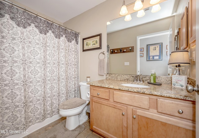 full bathroom featuring tile patterned floors, toilet, a shower with shower curtain, and vanity