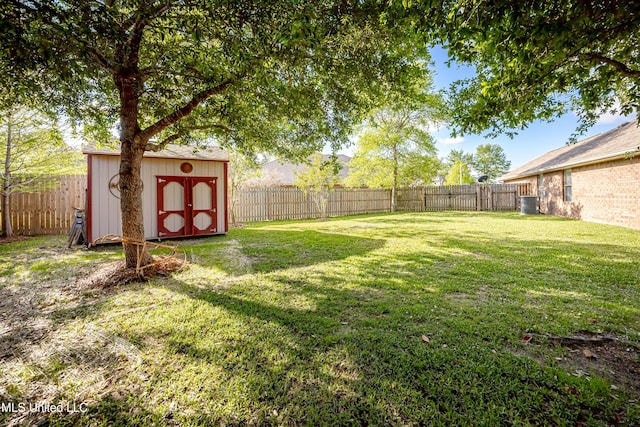 view of yard featuring a storage shed, cooling unit, a fenced backyard, and an outdoor structure
