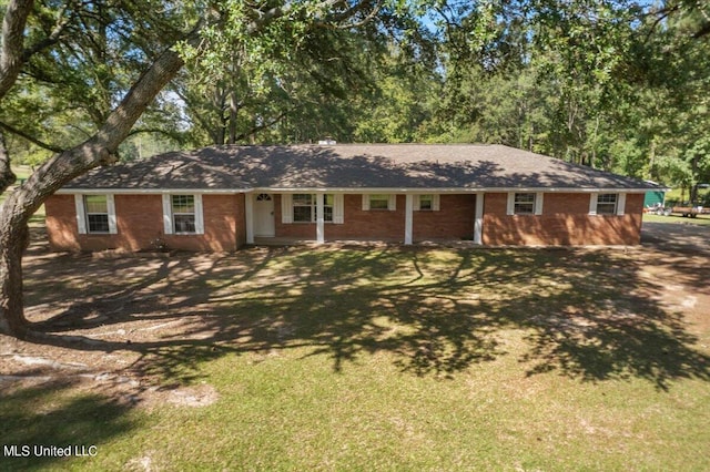 single story home with a front yard