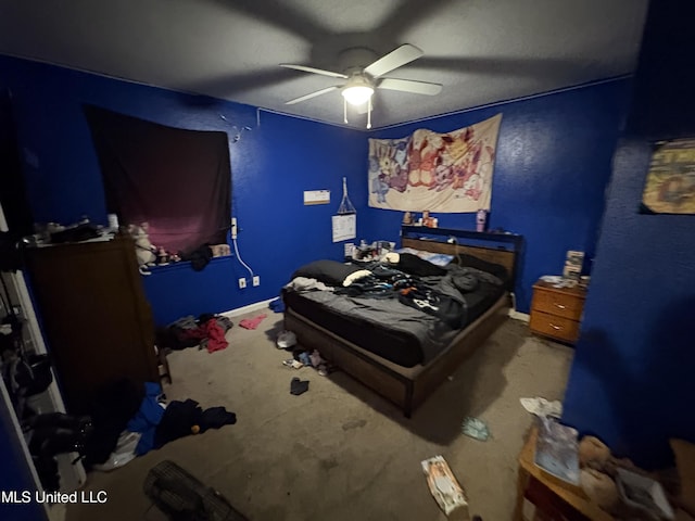 bedroom with ceiling fan and baseboards