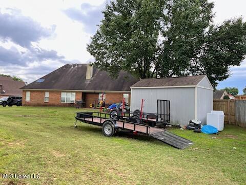 9091 Hunters Ridge Dr, Olive Branch, MS 38654 - back of house with an outbuilding