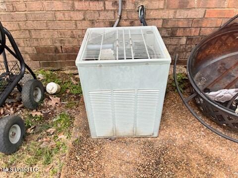 9091 Hunters Ridge Dr, Olive Branch, MS 38654 - exterior view of central AC unit