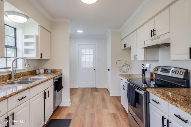 1018 27th St, Gulfport, MS 39501 - kitchen featuring appliances with stainless steel finishes, a sink, under cabinet range hood, white cabinetry, and ornamental molding