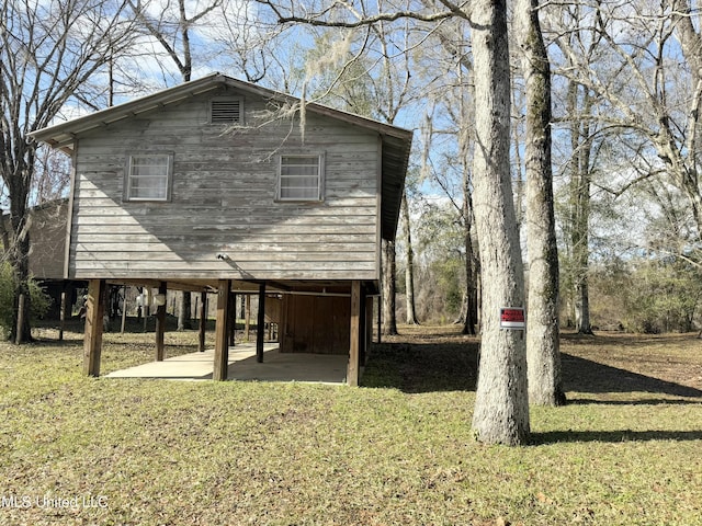 exterior space with a yard