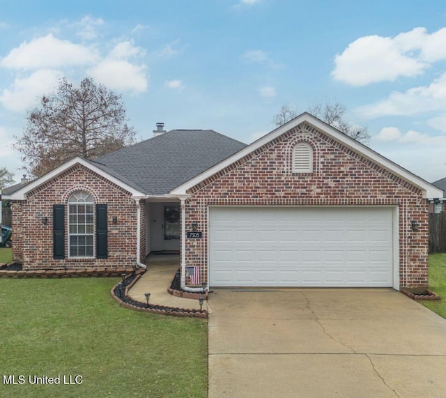 view of front of home featuring a front yard and a garage