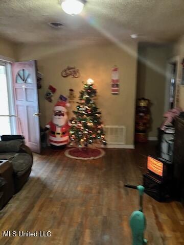 1710 Eastward Dr, Gulfport, MS 39501 - corridor featuring wood finished floors, a textured ceiling, lofted ceiling, and baseboards