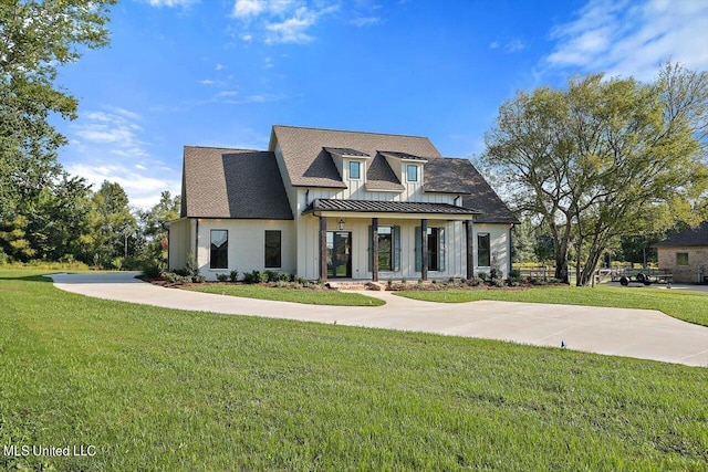 view of front of property with a front yard