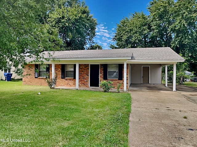 6525 Yorkshire Rd, Horn Lake, MS 38637 - ranch-style home featuring a front lawn, driveway, an attached carport, and brick siding