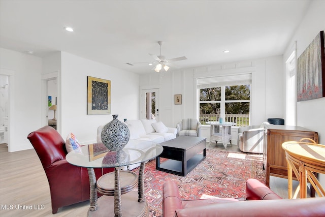 living room with light wood finished floors, recessed lighting, a wealth of natural light, and ceiling fan