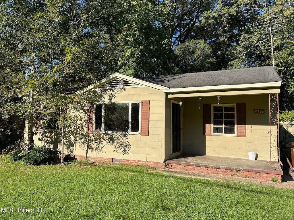 ranch-style house with a front lawn