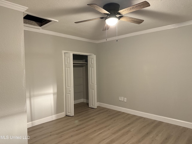 unfurnished bedroom featuring ceiling fan, ornamental molding, hardwood / wood-style floors, and a textured ceiling