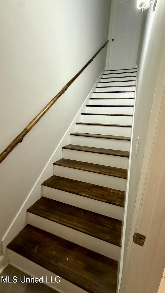 580 Hickory Pl, Brandon, MS 39047 - view of stairway