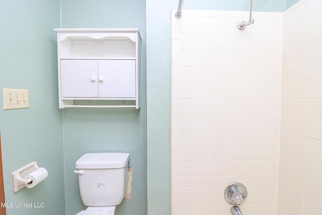 full bathroom with toilet and shower / tub combination