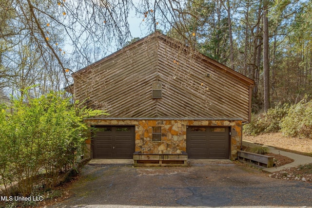 garage featuring aphalt driveway