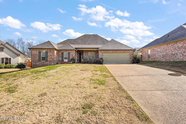 view of front facade featuring a garage and a front lawn