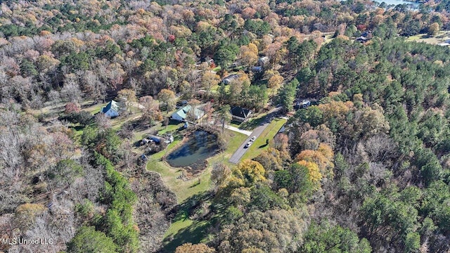 birds eye view of property featuring a wooded view