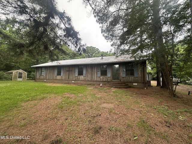 view of front of house with crawl space, a front yard, and an outdoor structure